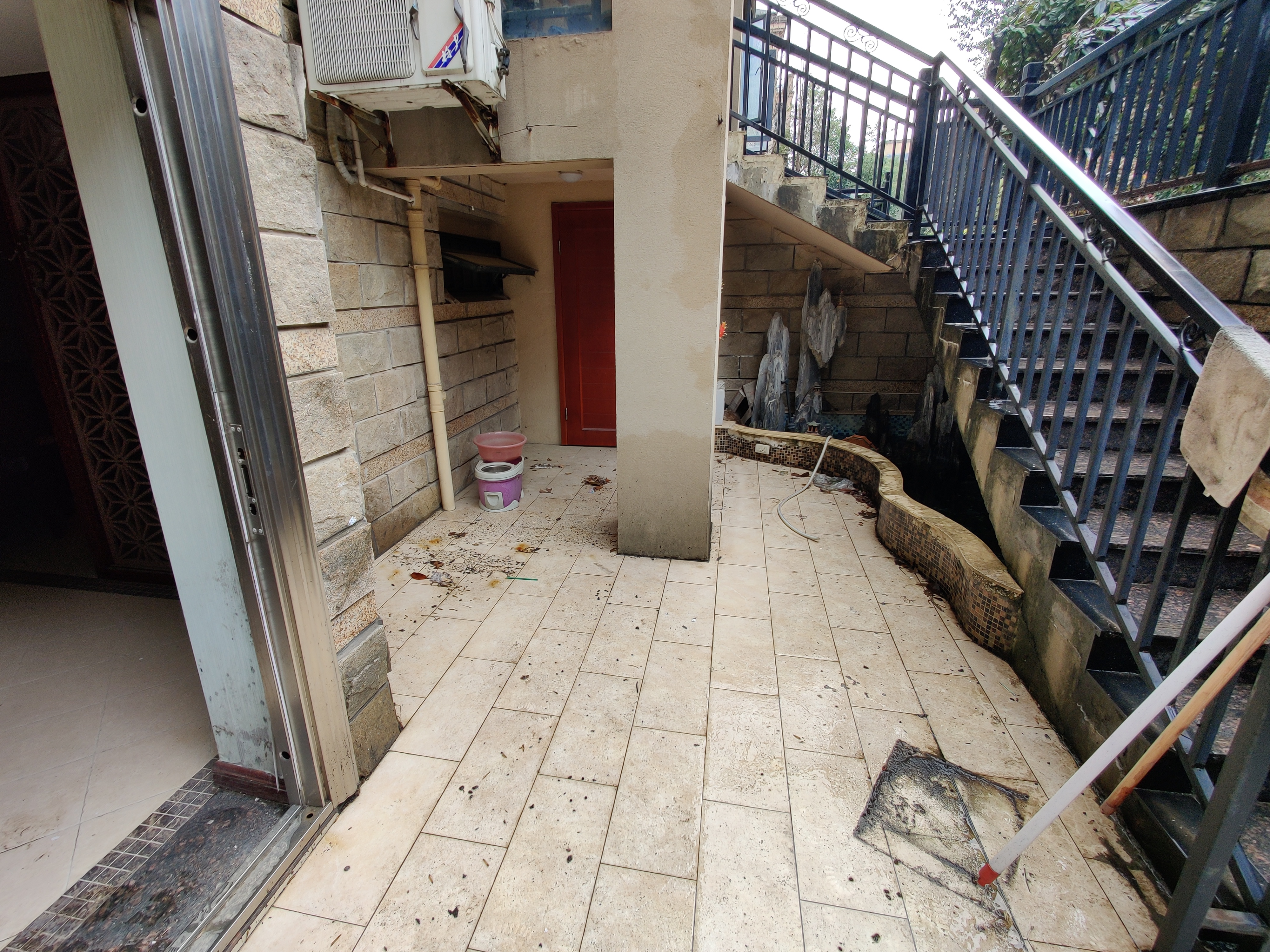 绿地华庭复式精装三房全屋带供暖带车库一区出售证件在手