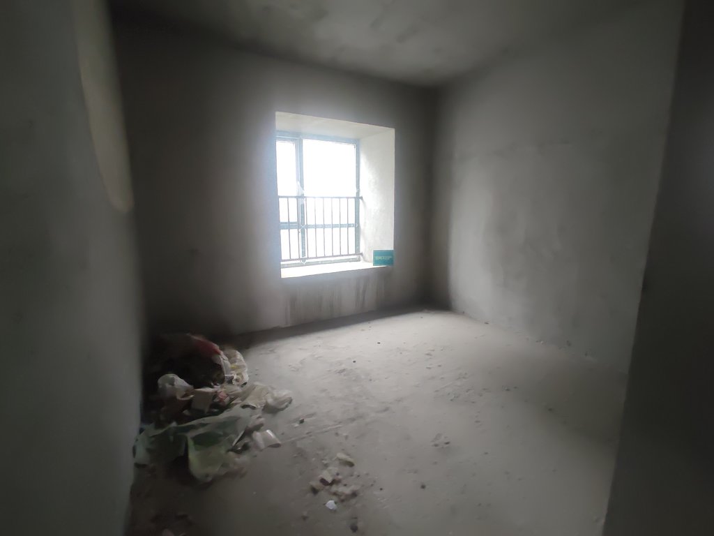 元泰未来城，毛坯三房C区诚意出售！