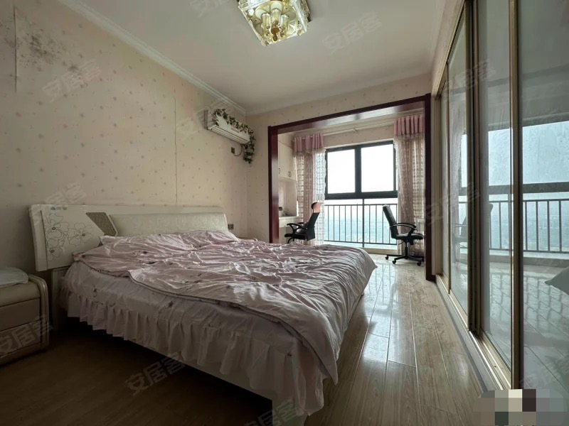 380，降价了，捡漏，翰林公馆，精装4房2厅2卫，单价3846，老证，诚心出售