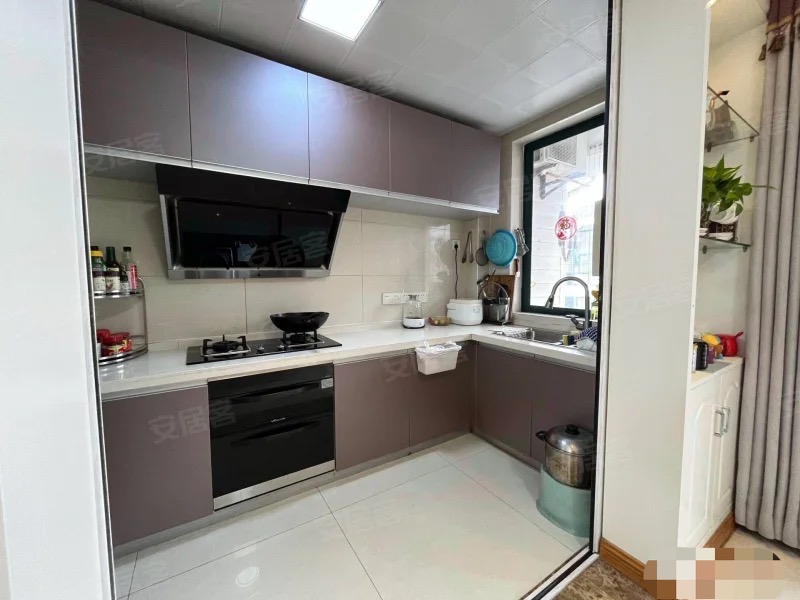 351，急售，德政金园复式，带地下室，带露台，精装5房4卫，证满二，南北通透