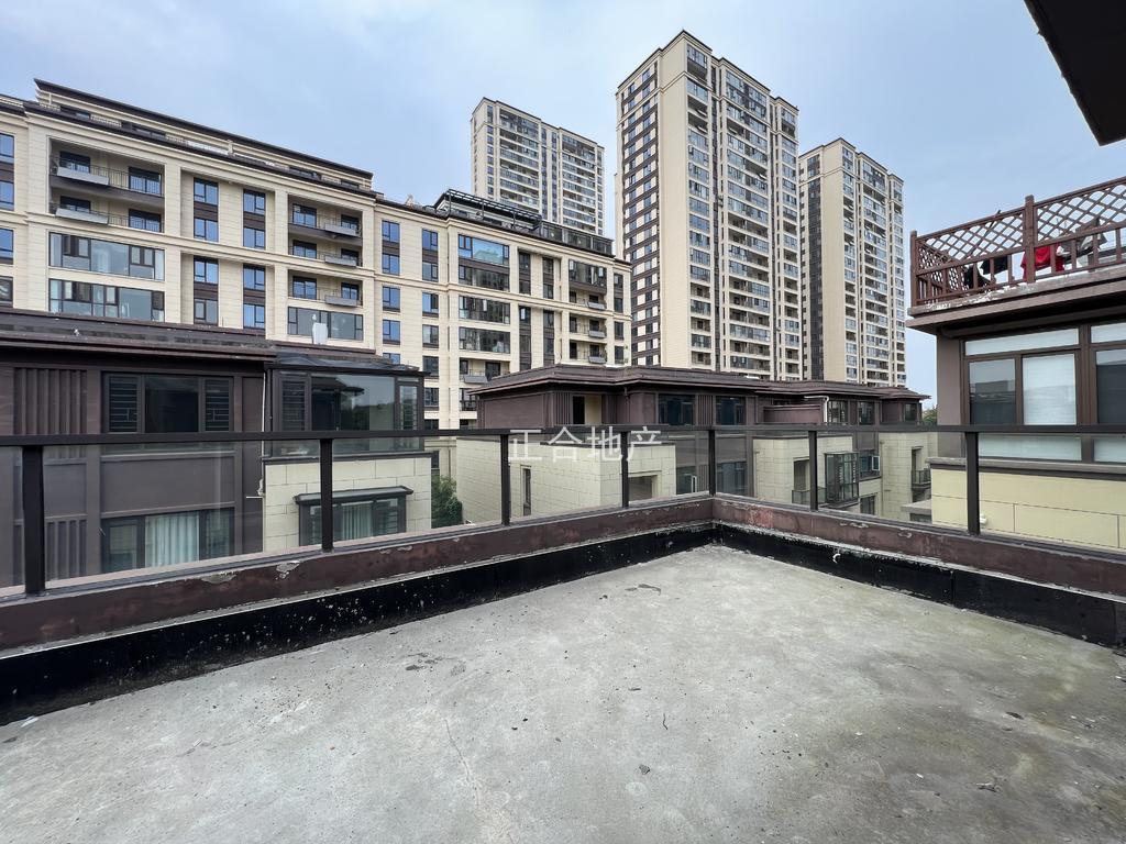 捡漏，边户，祥生观棠府别墅，一楼带大院，东边户，带两个车位，后有院子，阳光房，满二