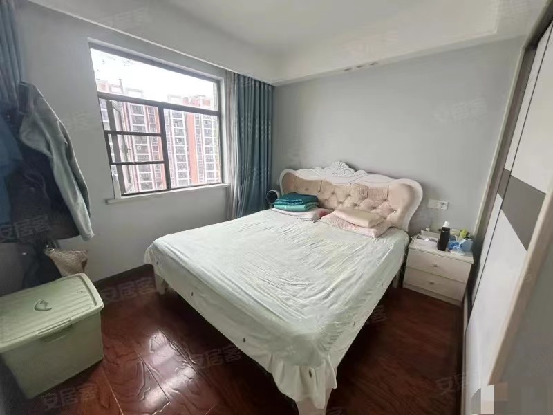 急售，新街，电梯好楼层，大平层25楼，单价5200，精装大三房两卫，全屋中央空调，证满二