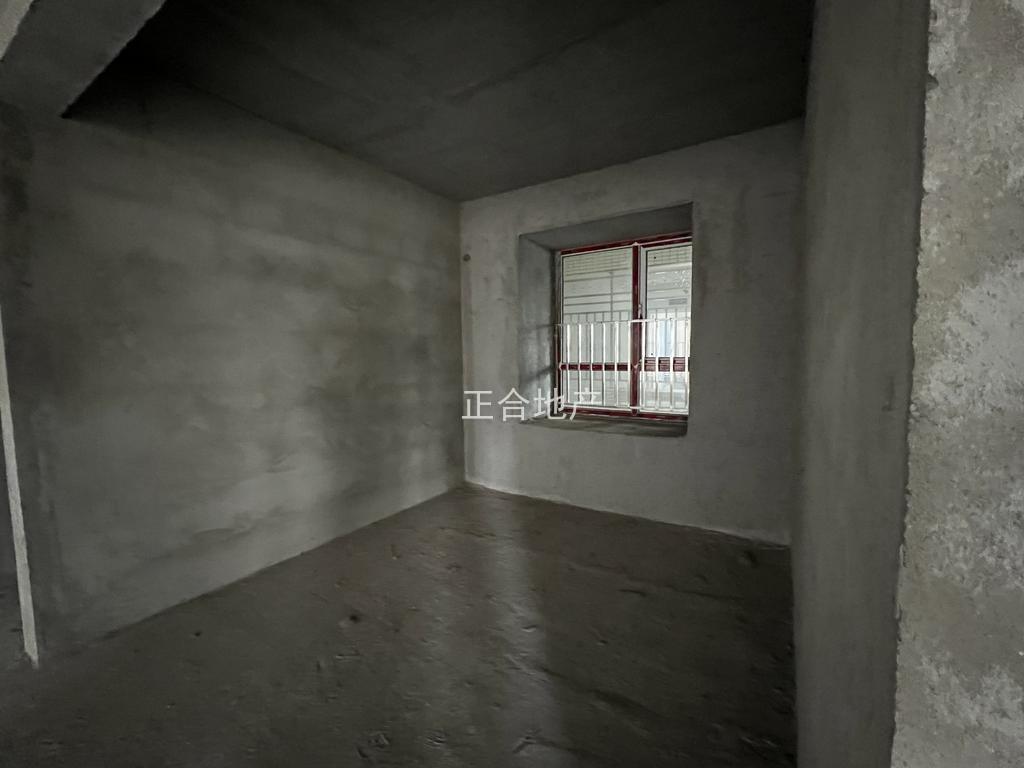 沔阳公馆 毛坯三房二卫 中间好楼层 满二