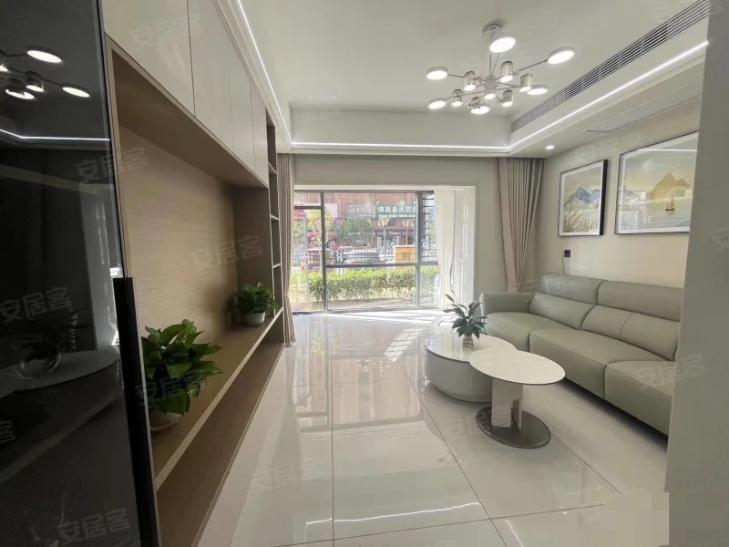 降价了，急售，供暖房，满庭春，一楼带大院子， 全新装修三房，仙桃晓 学旁