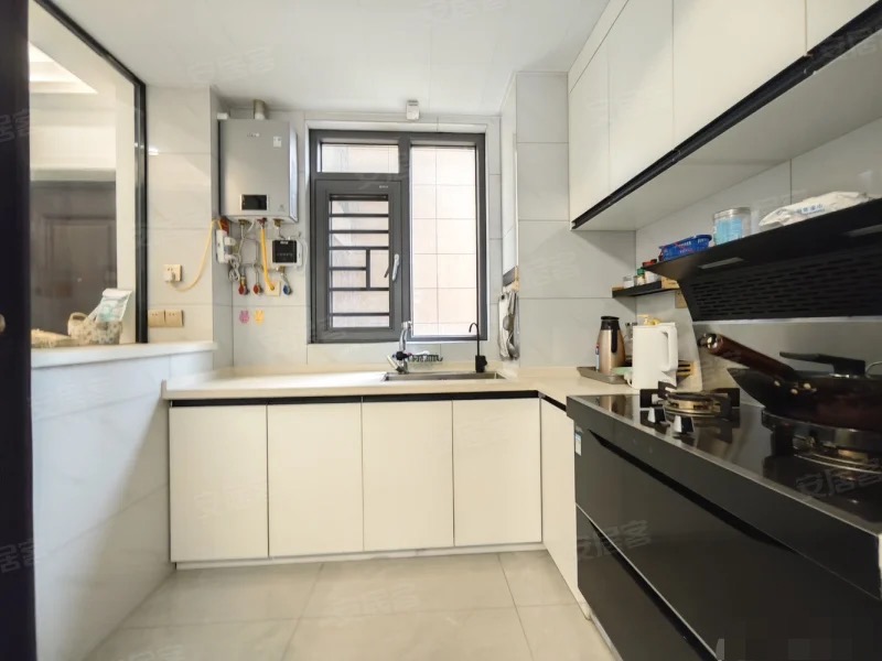 急售，沔阳清华园，精装三房，边户，全屋品牌家电家具，电梯中层，证满2，楼下就②中大门，基本未住​