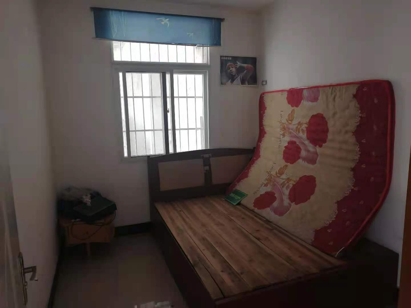 钱沟菜场旁边步梯三楼精装大三房老证诚心出售