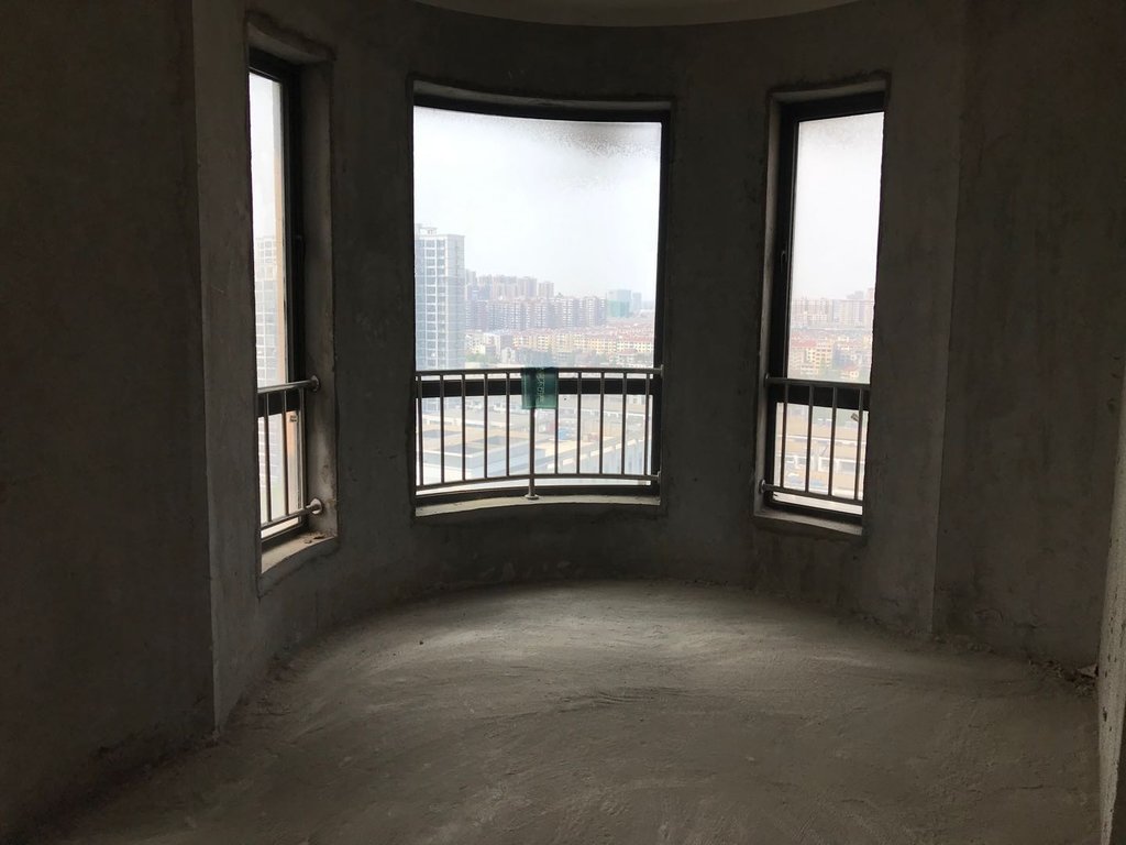 御台公馆.毛坯四房.证件满二.看房方便