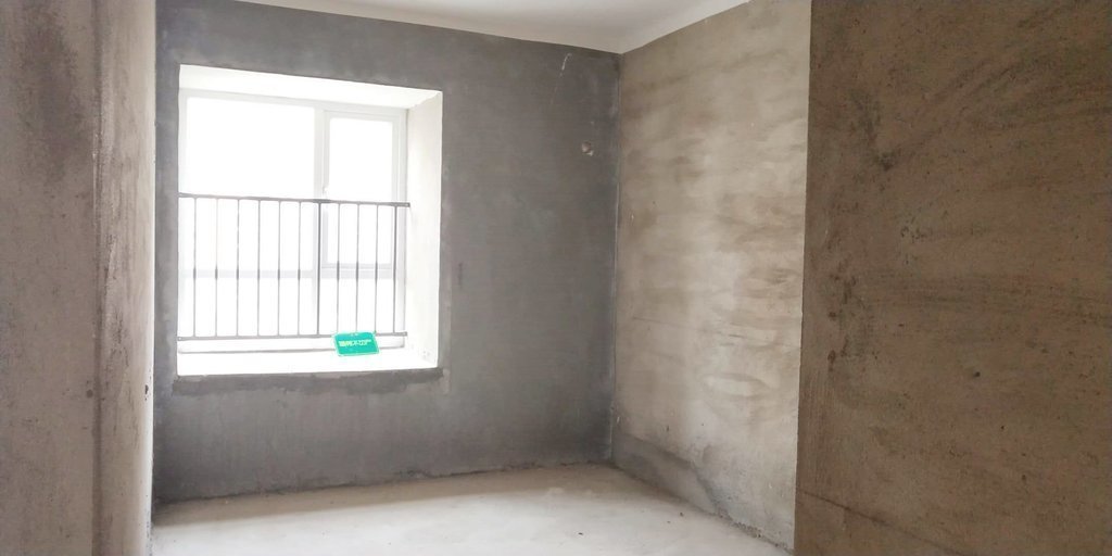 森林国际.毛坯大平层.中间楼层.看房方便