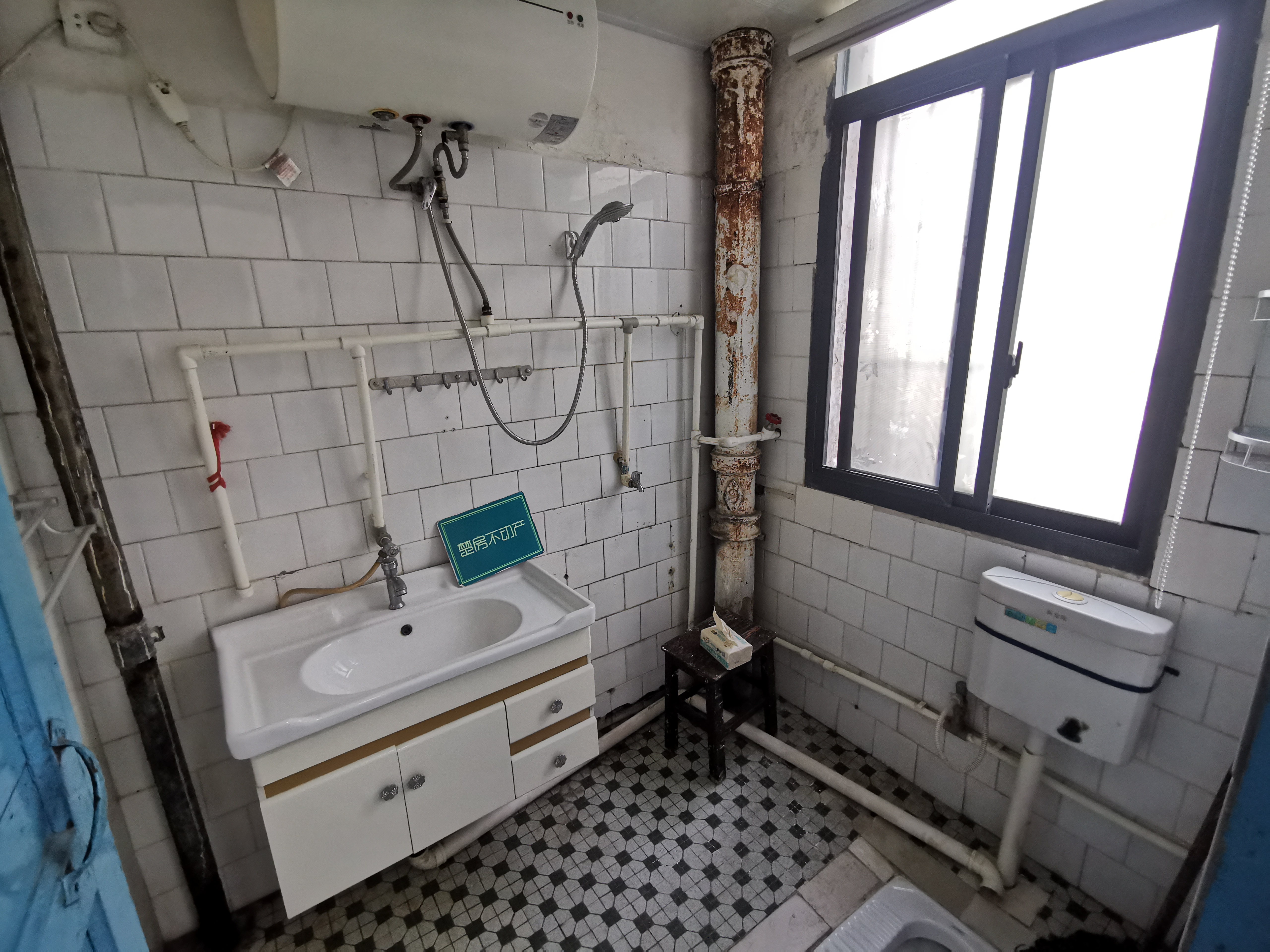 仙桃中学旁教工宿舍 自住都可以好楼层三室两厅看房方便价格可谈