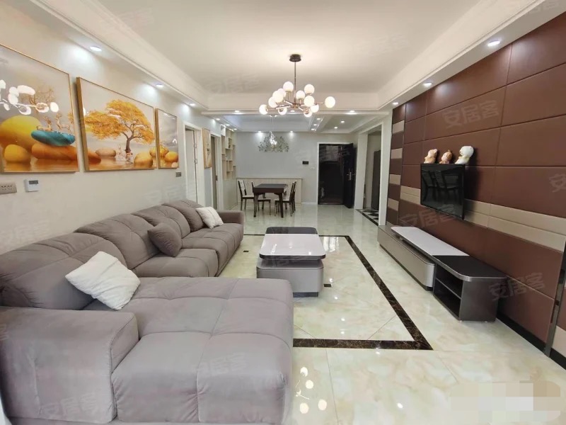 沔阳公园旁，新城壹号五期，电梯小高层，精装大三房，单价5400元，成色新，证件满二