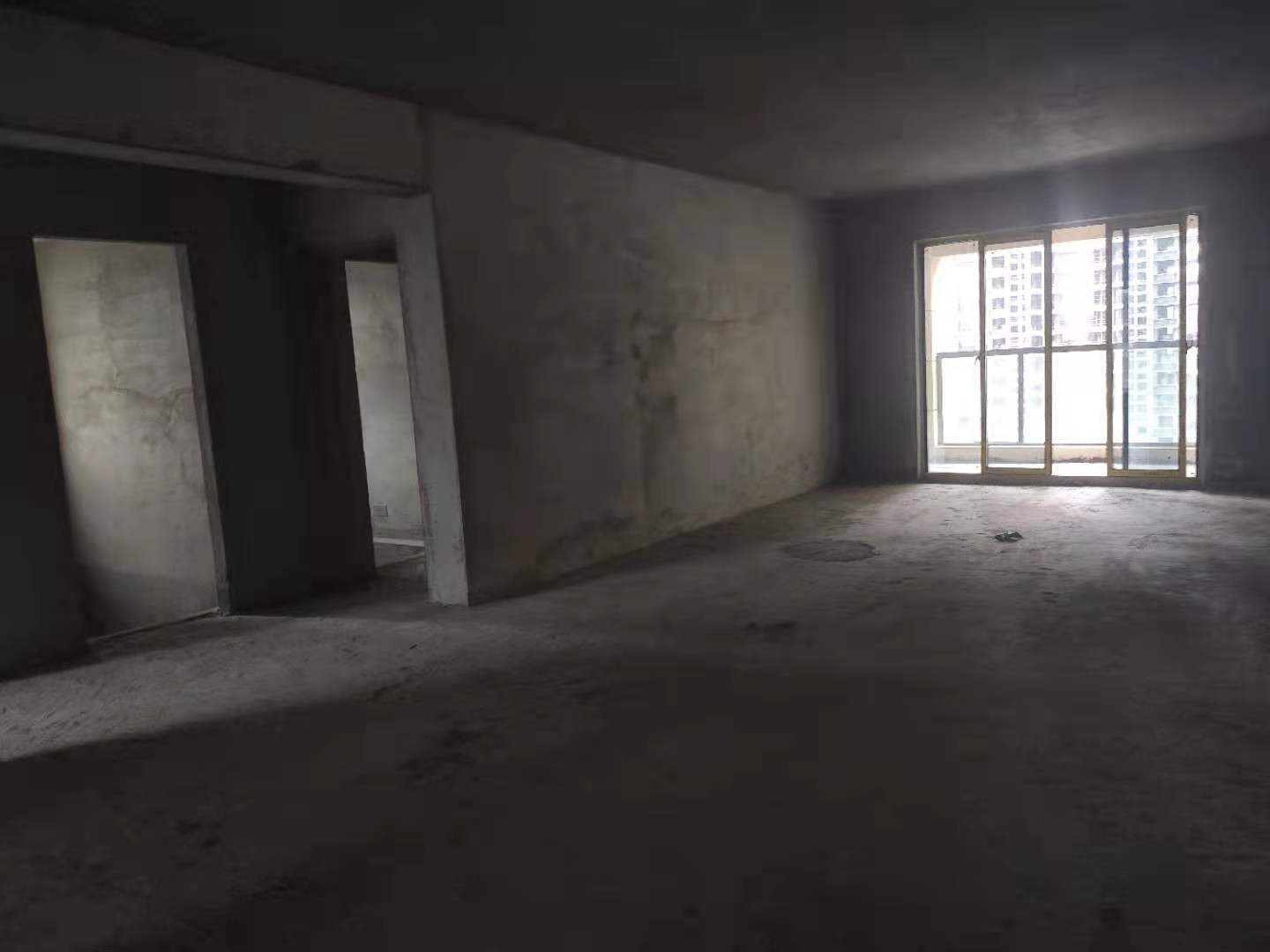 御湖世家现房136平带车位86万好楼层可贷款看房方便