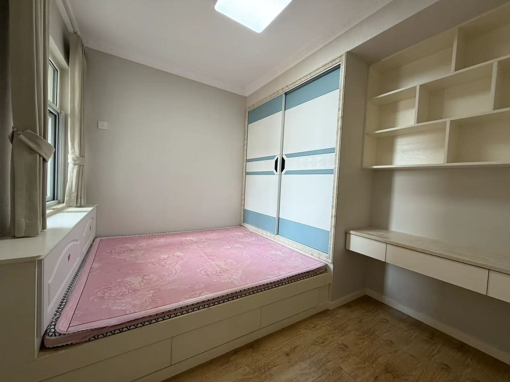 城南，元泰清华园，D区，精装三房两卫，单价5千多点。好楼层22楼