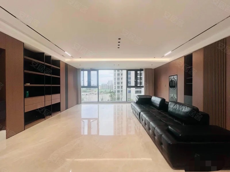 急售，，城南，吾悦小高层，1梯1户，大平层，全新精装修，精装大四房，