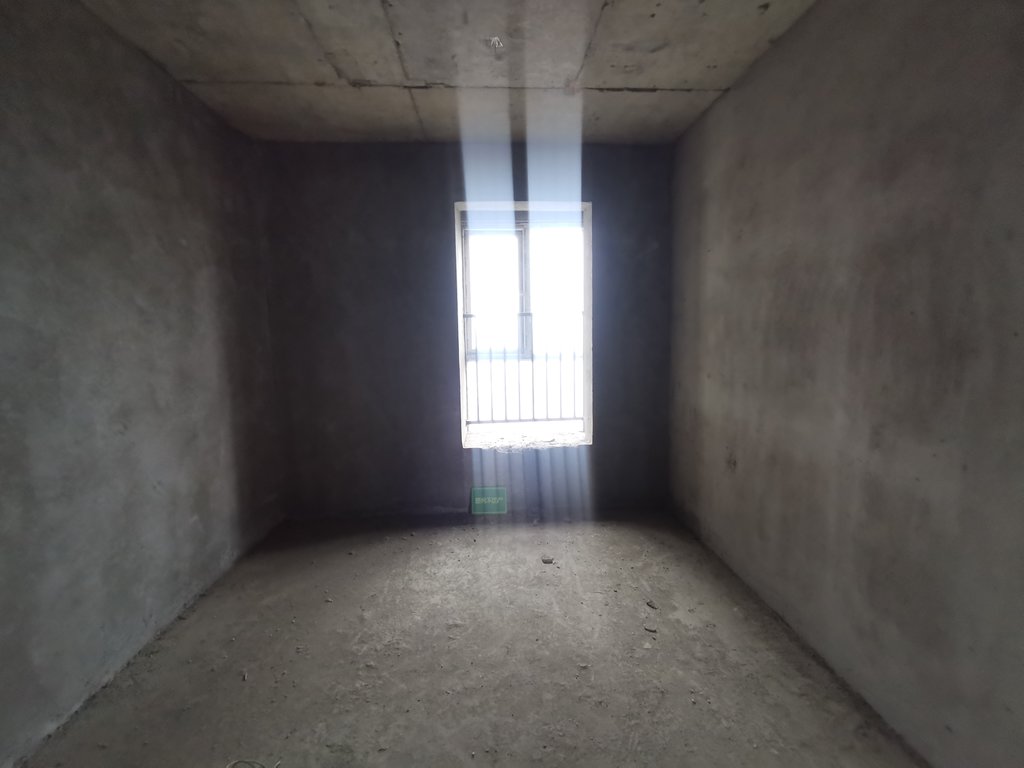 三合鑫城三合鑫城毛坯大四房商城附近中间楼层房东诚意出售