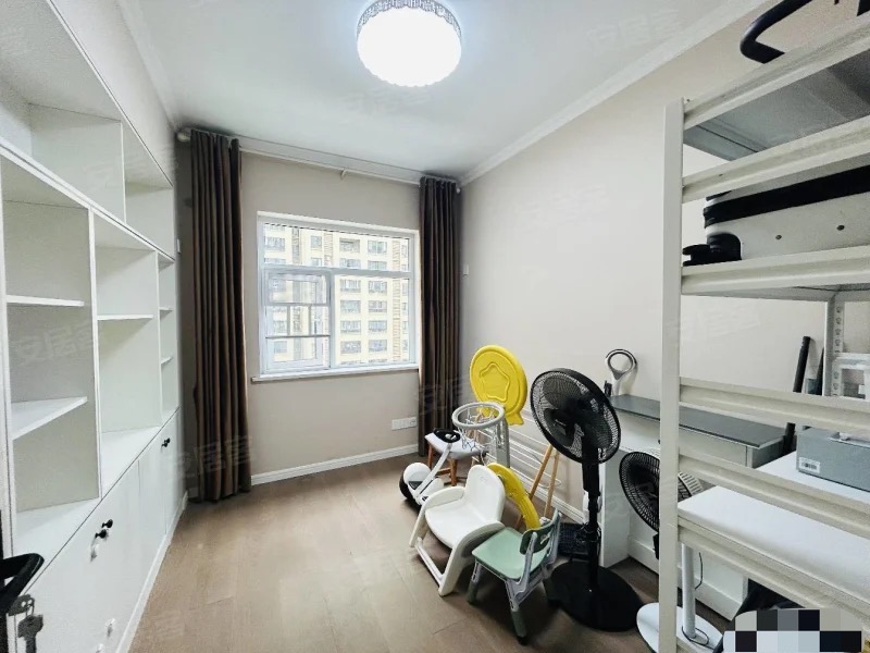 和合国际五期，精装四房，满二，单价5800，电梯10楼，好楼层，边户，