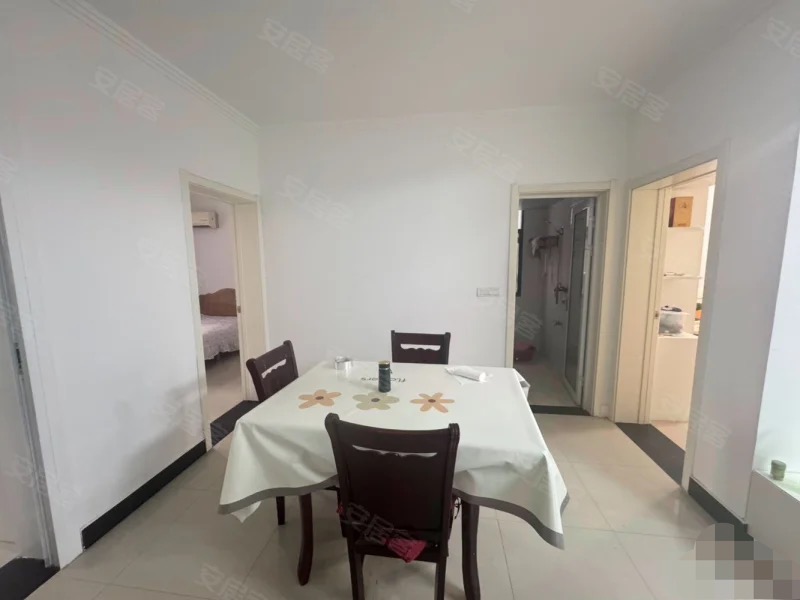 业主急卖，武商附近，步梯二楼，精装大两房成色新户型方正诚心出售拎包入住