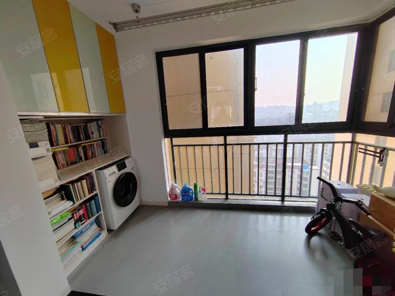 急售，降价了，武商仙下河旁，电梯精装三房，9成新，单价4900，满2年，双阳台，好楼层