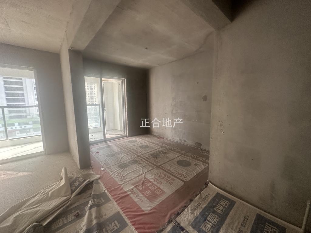 降价了，蓝天花园，电梯小高层，一梯一户，好楼层，南北双阳台，单价6300，看中可谈