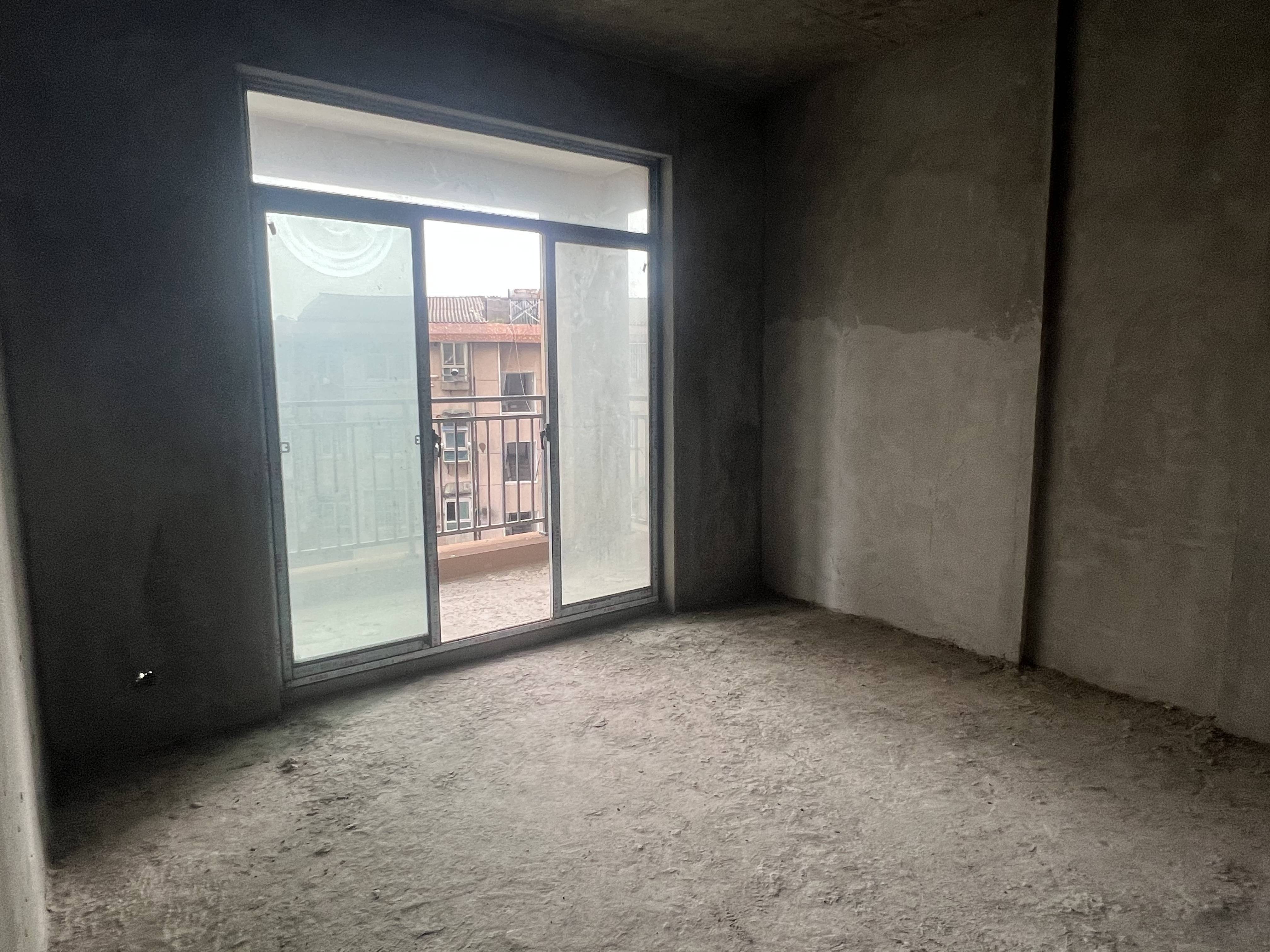 城忠心，老三中附近，康湾一品，满二，等待有缘人