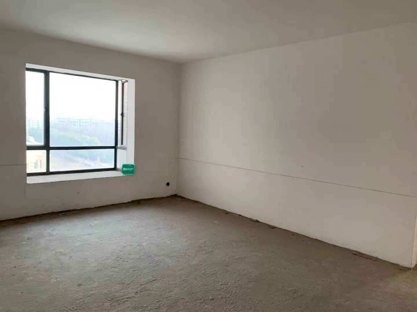 职院对面新城华府毛坯三房诚意出售单价5千有证放心