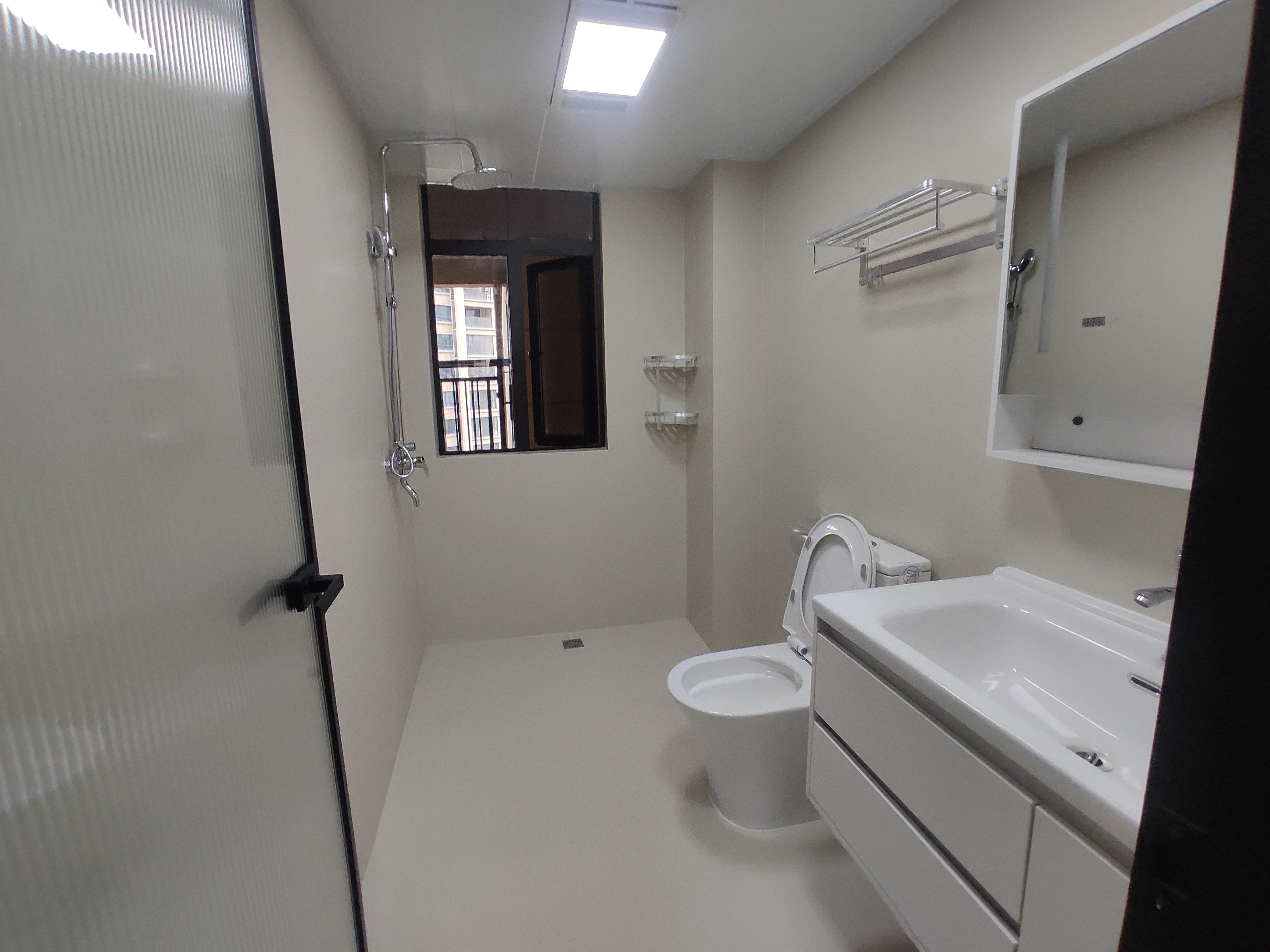 御湖世家全新精装三房阳光楼楼间距宽小区绿化覆盖广现房送车位