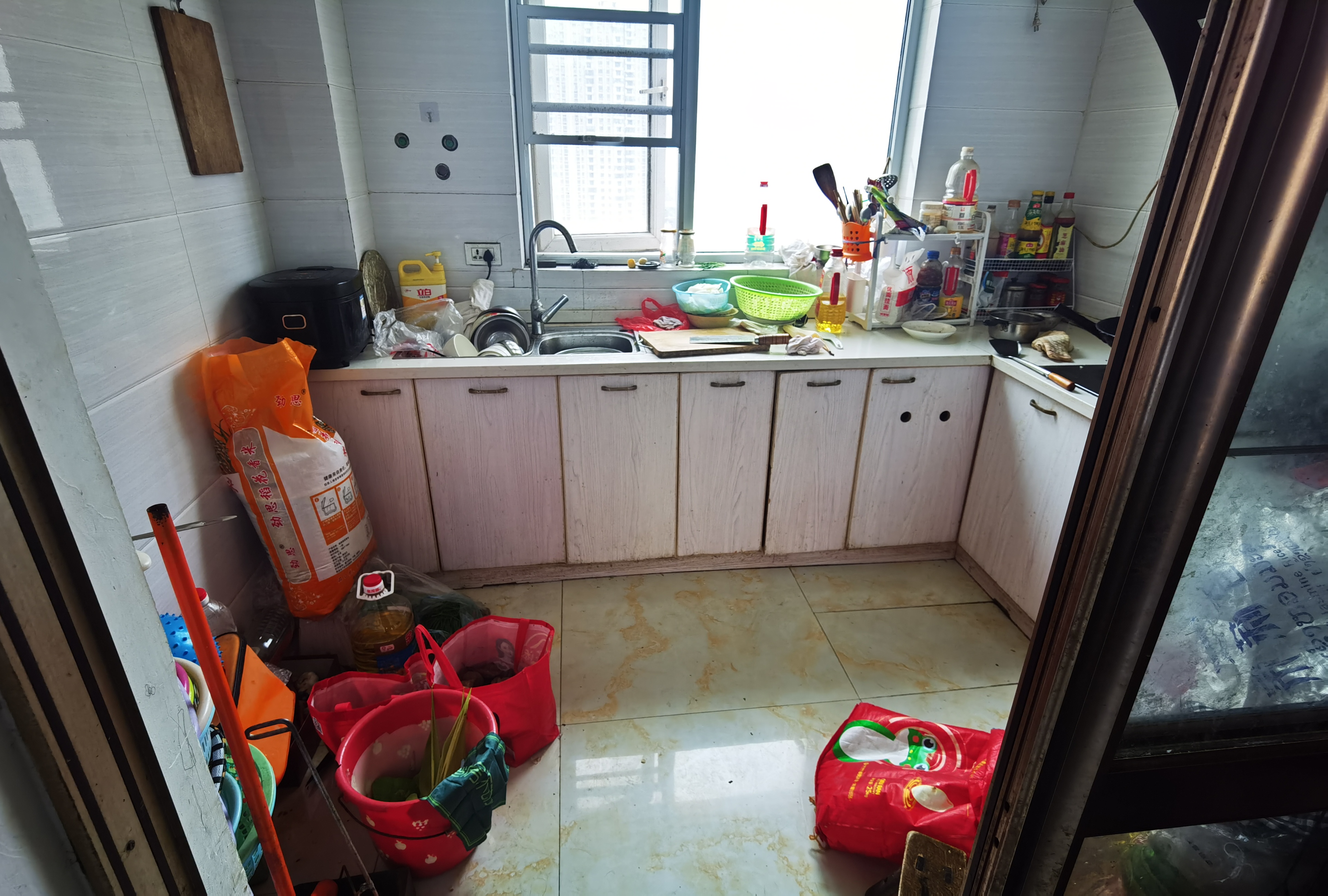 满庭春.带供暖.六千三.精装三房.看房方便.小区配套成熟