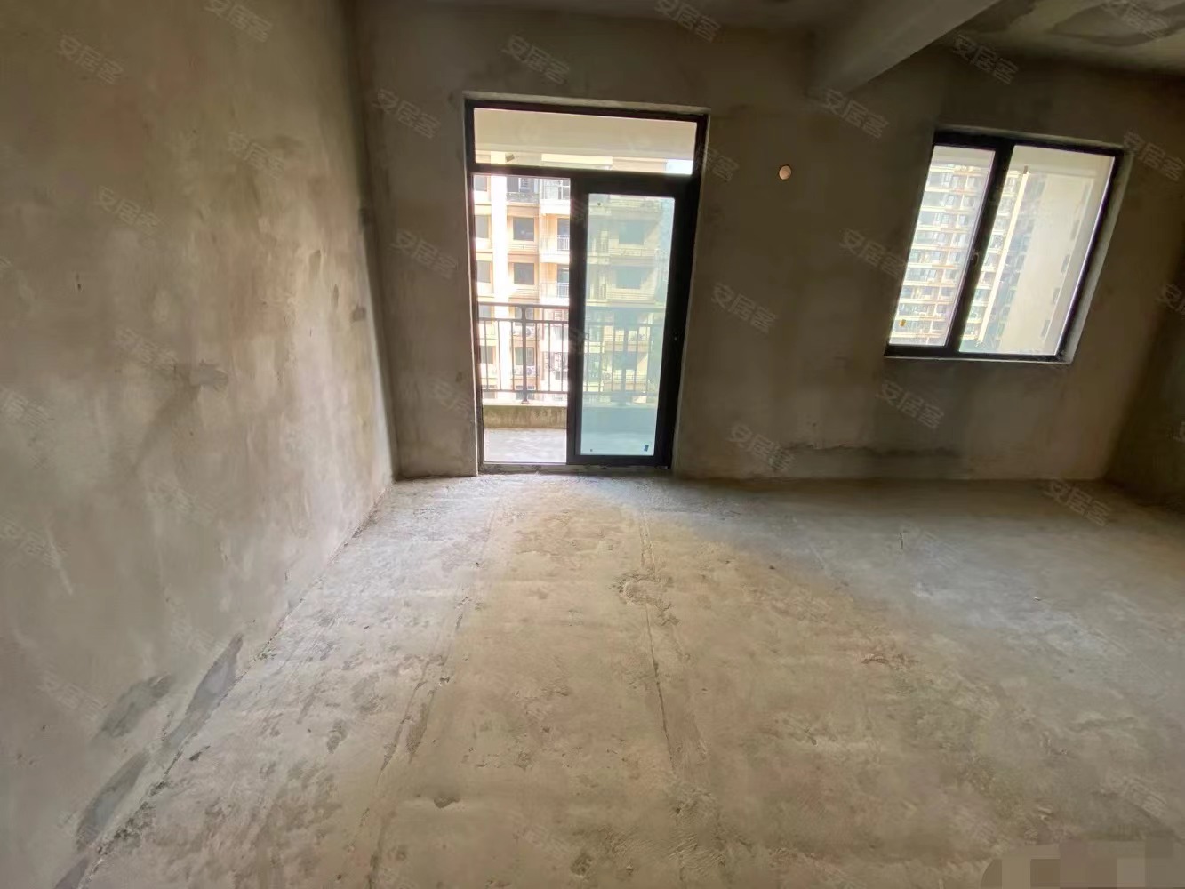 26，荣怀小高层，好楼层11楼，双阳台边户，毛坯三房，证满二