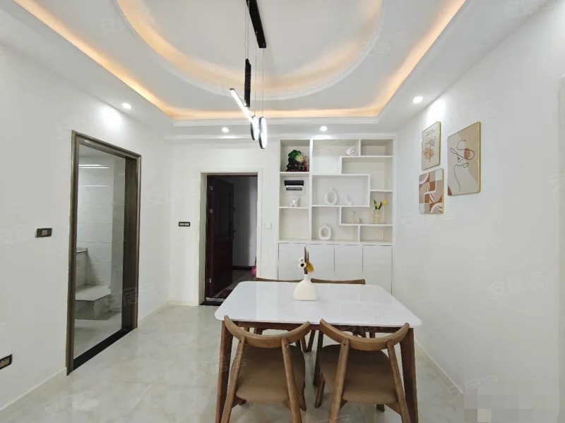 降价了。城南，元泰未来城A区，单价5372，精装三房3房2厅1卫，中间楼层，沔阳xiao学元泰三中,吾悦广场旁