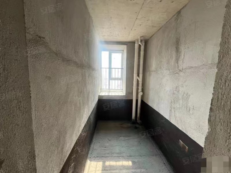 降价了，蓝天花园，1梯1户洋房，东边户，客厅6米挑高，带两个地下车位，无过户费