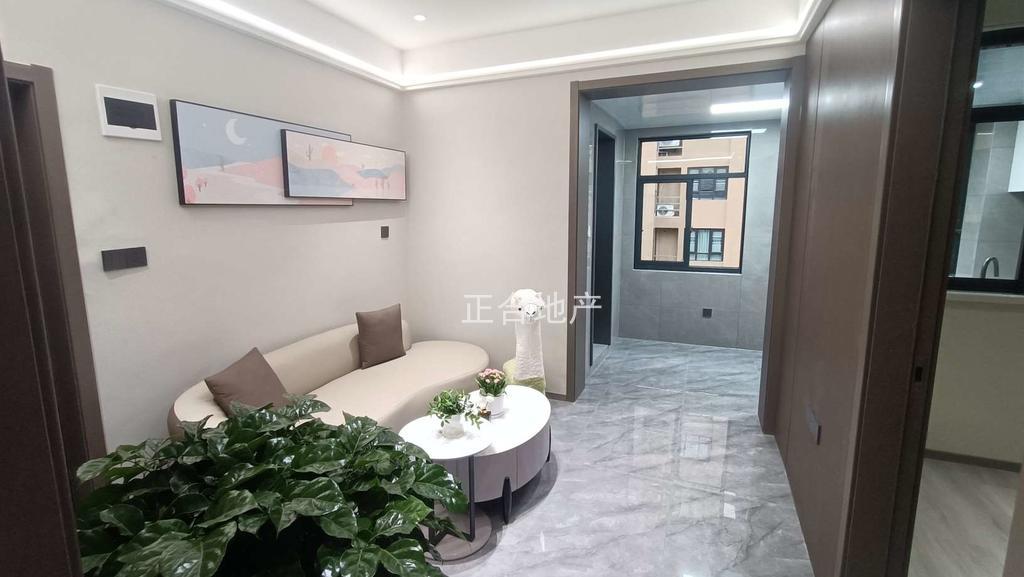 降价了，仙商附近， 环球旁， 配套齐全 步梯3楼  ，精装三房，带大院子 ，证件齐全，赠送10多个平方