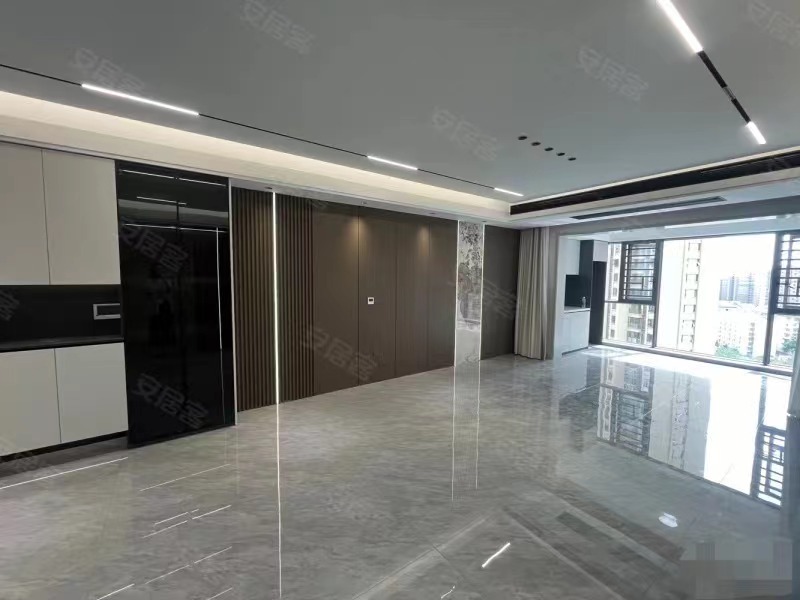 ​城南，御湖世家，电梯15楼，证满二​，全新精装三房，边户，送车位，好楼层