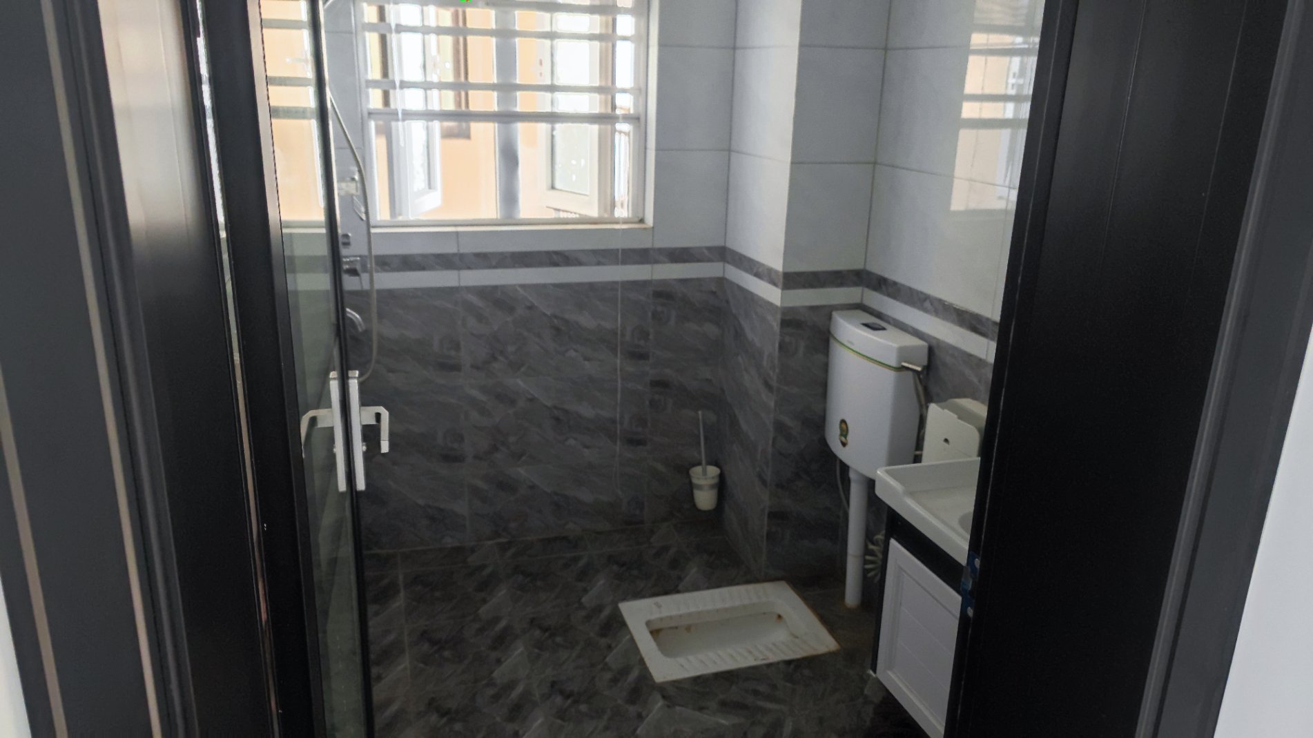 沔阳学府园2室2厅1卫全新精装修家具家电齐全优价出租！