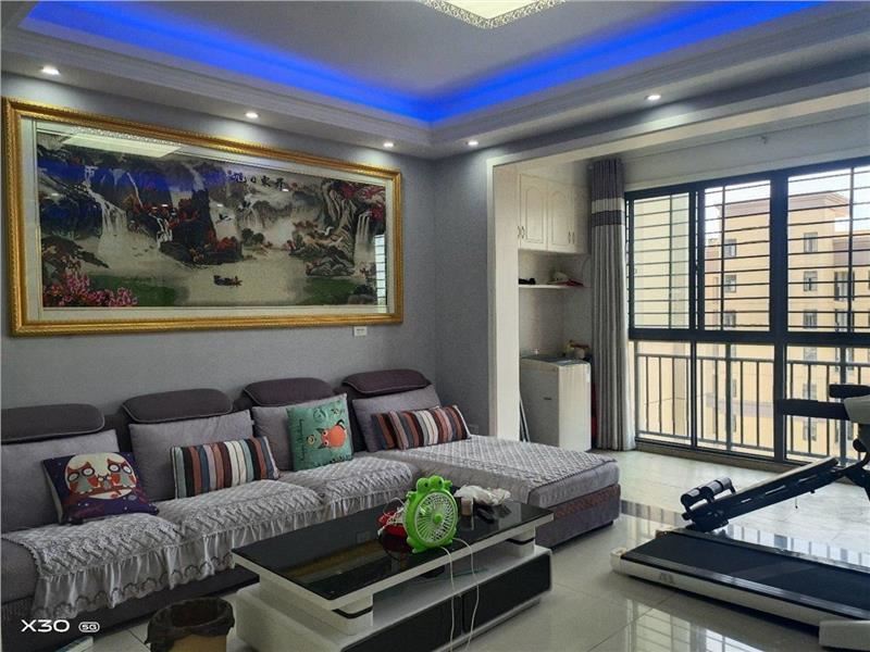 元泰未来城精装三房 采光户型好 读新三中，拎包入住看房方便