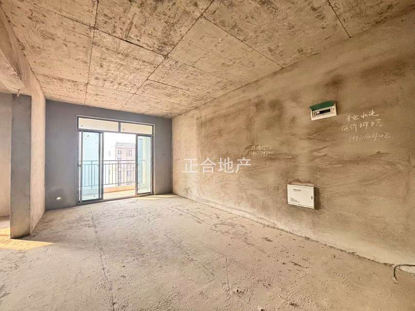 降价了，环球广场，好楼层，单价4千多，满2年，三开间朝南，视野采光好