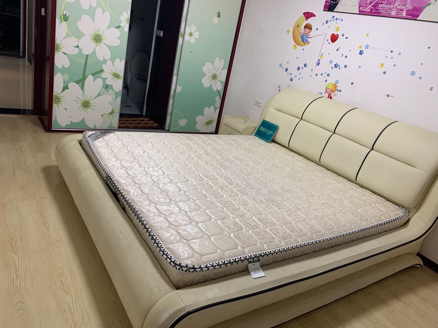 宏大小区，周边配套设施齐全，仙桃 ，沔中，都在附近