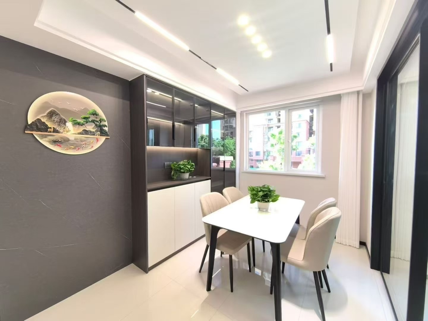 降价了，满庭春，新装精装3房，边户，带入户‬花园！带2个大‬露台80平，满二，单价五千多