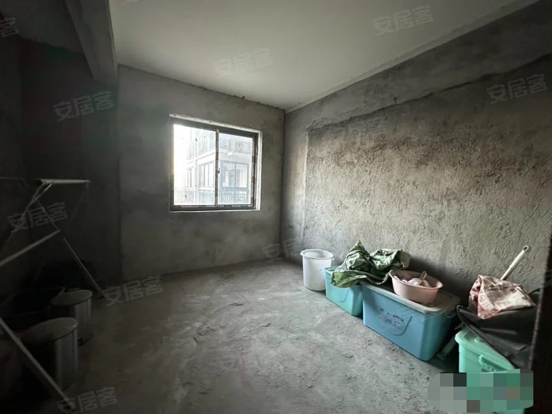 373，捡漏，市忠心，带大露台，电梯房，双阳台，采光好，急售