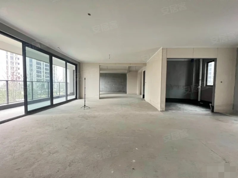 城南，吾悦广场，169平大平层，一梯一户，小高层，单嫁5700，双阳台