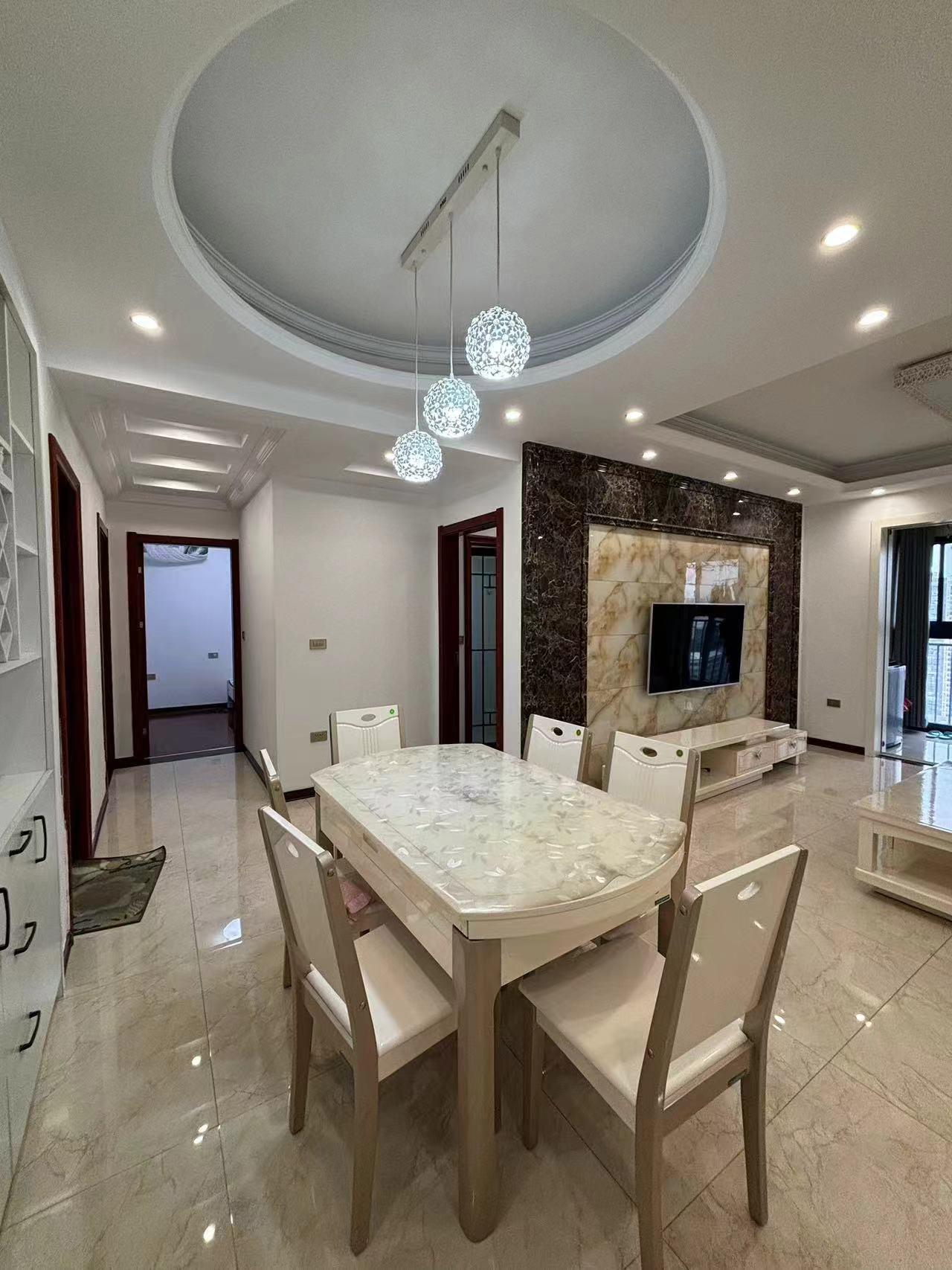 仙下河边，君临天下精装三房，好楼层单价5000出头！