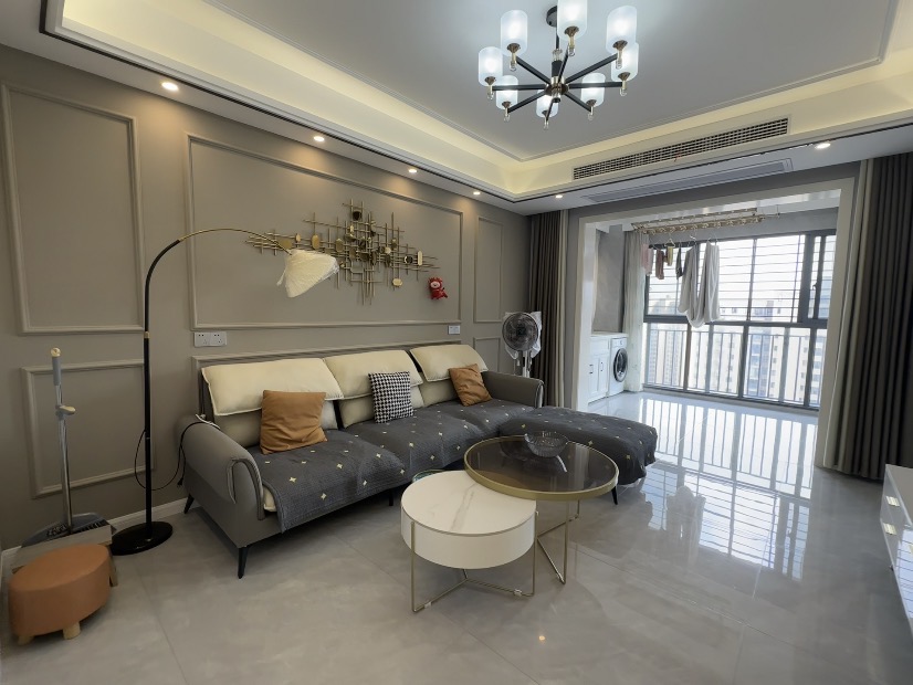 降价了，房东亏本出。满庭春，精装小三房，几乎全新，家电全送，证满二，