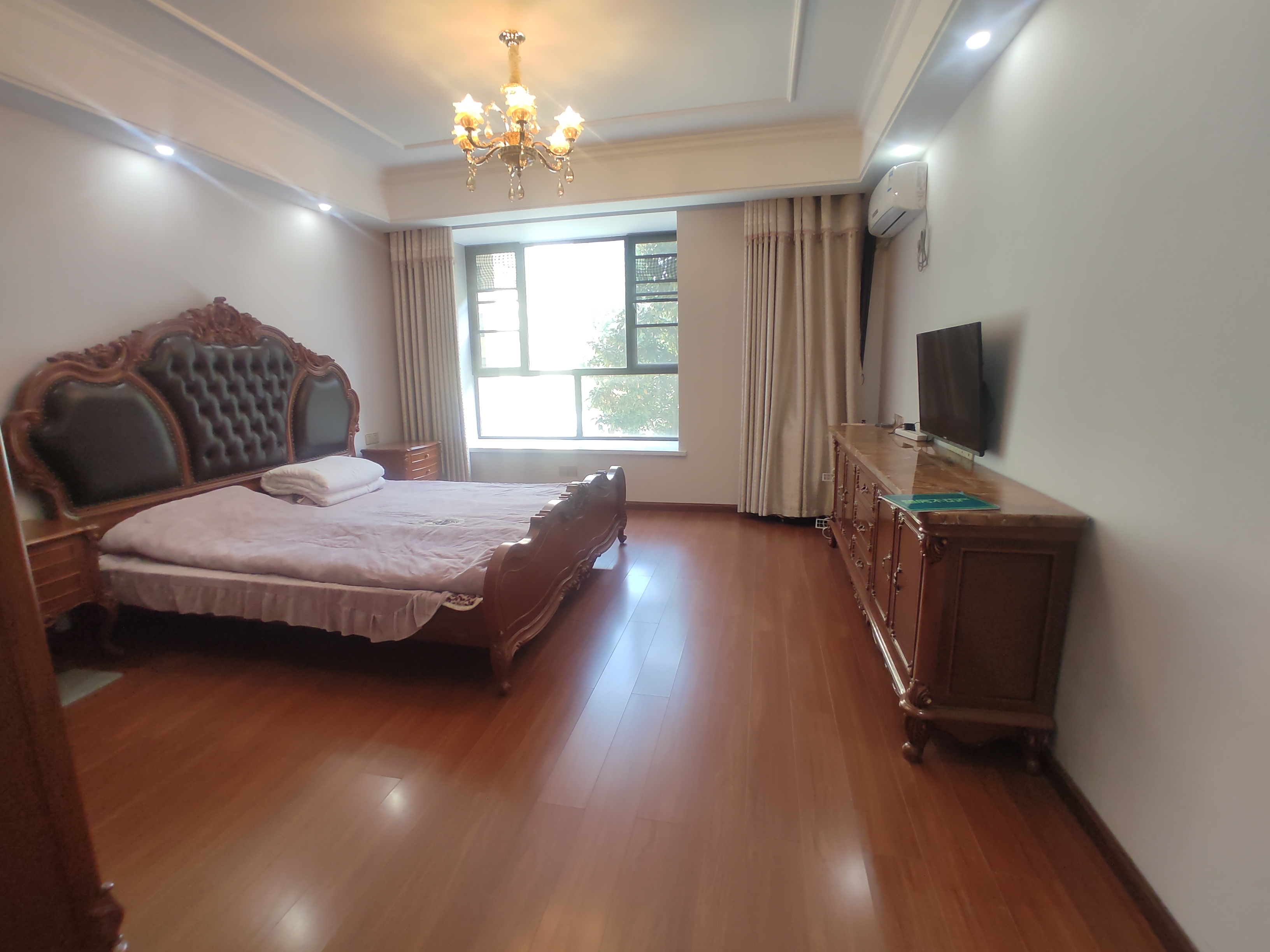 新城一号电梯洋房一梯一户装修好大平层环境优美南北通透证件满二