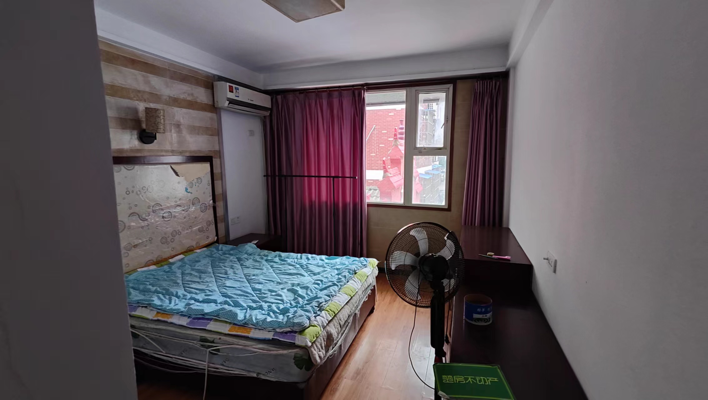 车站旁两栋私房一楼是门面在做生意房子以前是开宾馆的两证齐全位子好买了可以就盈利