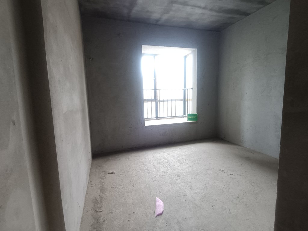 元泰未来城.毛坯大三房.南北通透.双阳台.看房方便