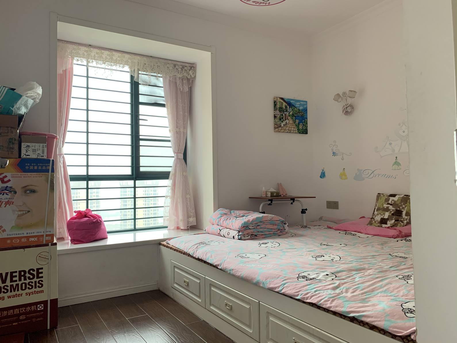 新城壹号三期，150平，110万，满2