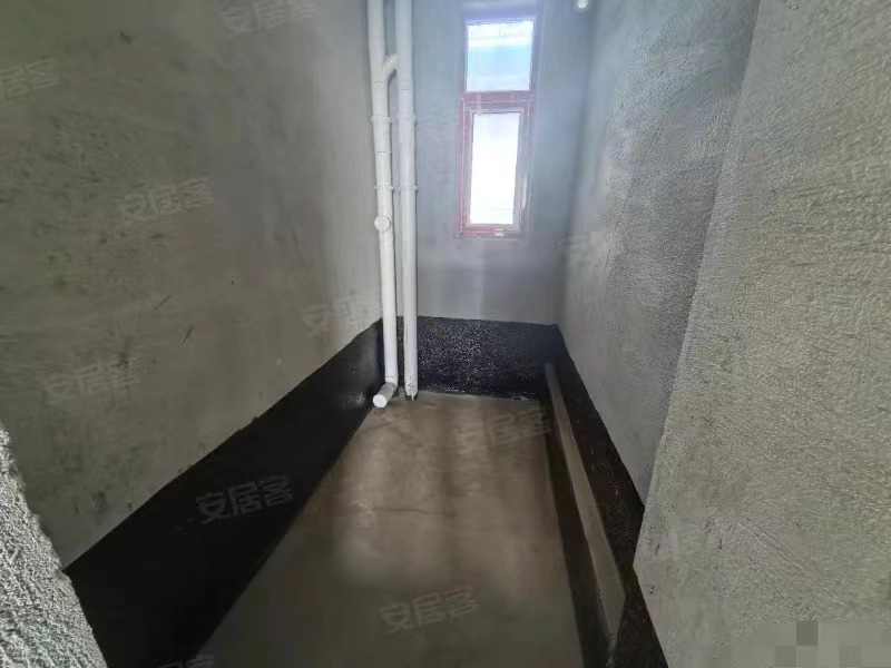 降价了，捡漏，风和日丽，好楼层，单价4700，满二，还带车位，比补贴还便宜，三开间朝南