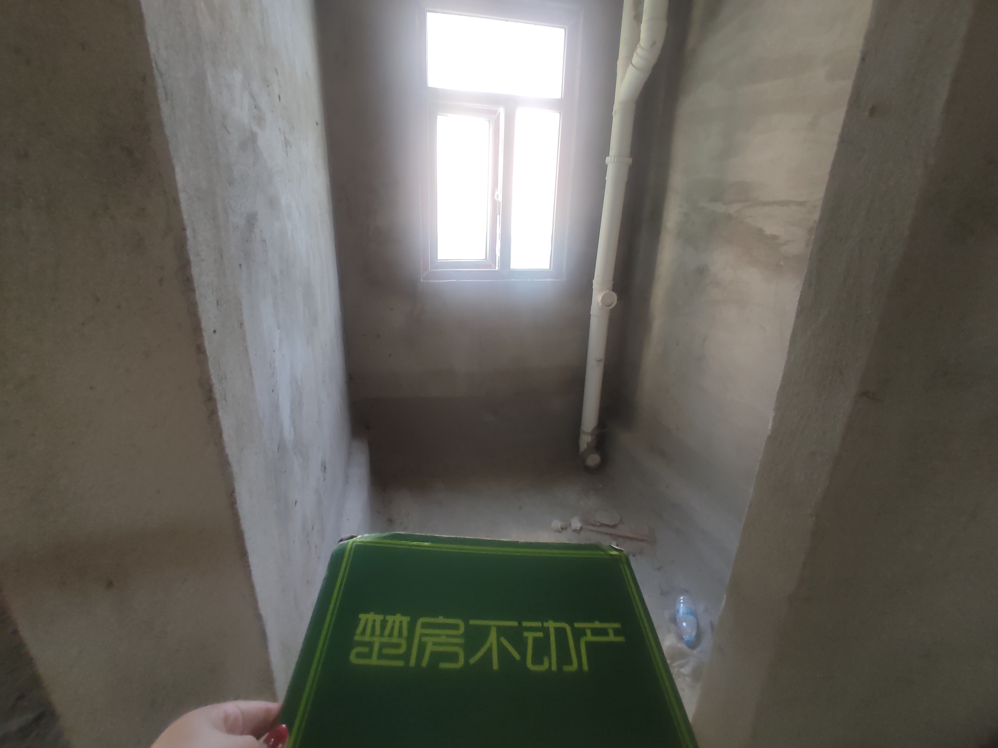 沔阳公馆毛坯三房两卫边户.代超达露台担架只要5000.看房方便