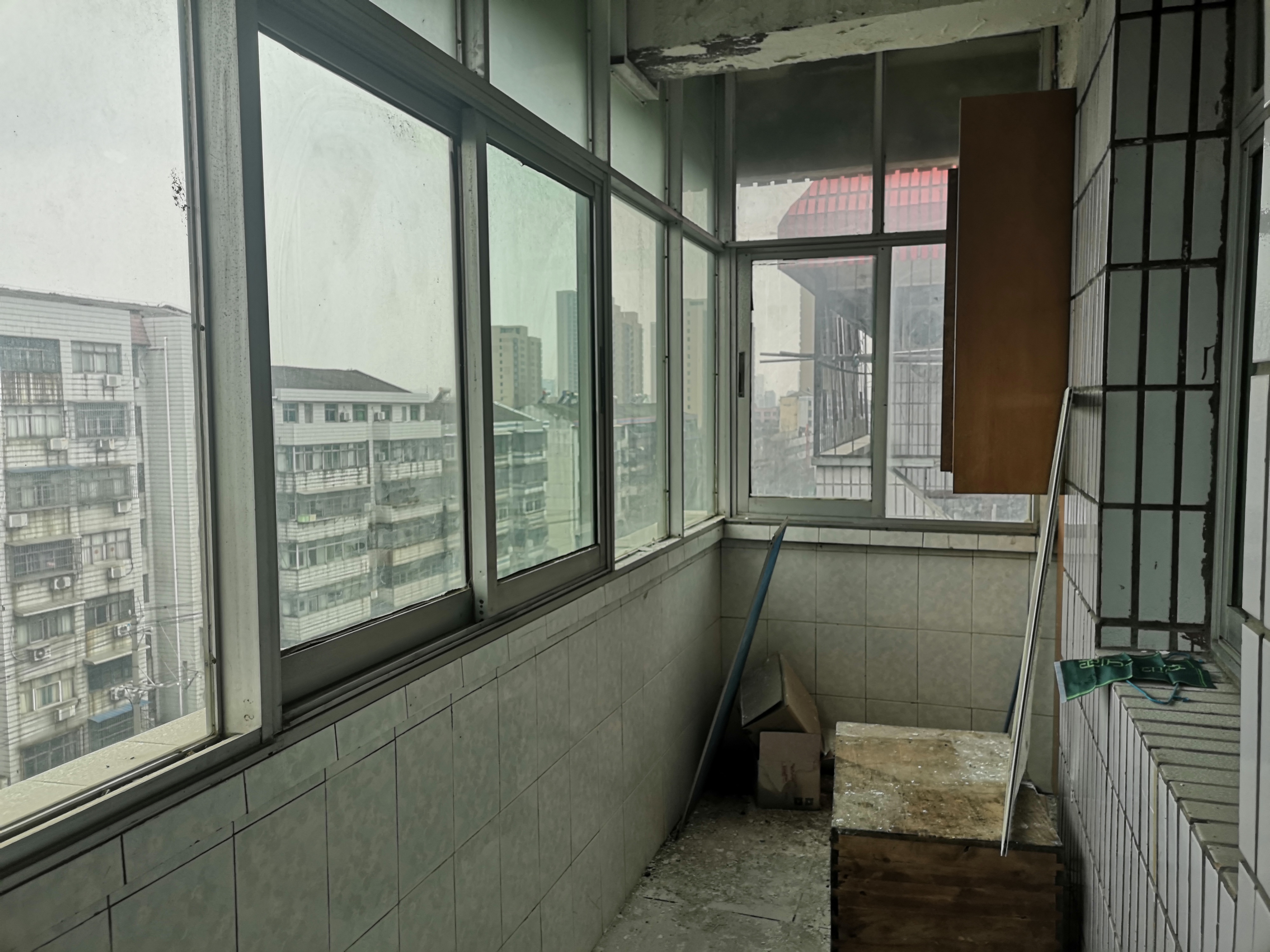 新八中附近开发区宿舍四房两厅一卫