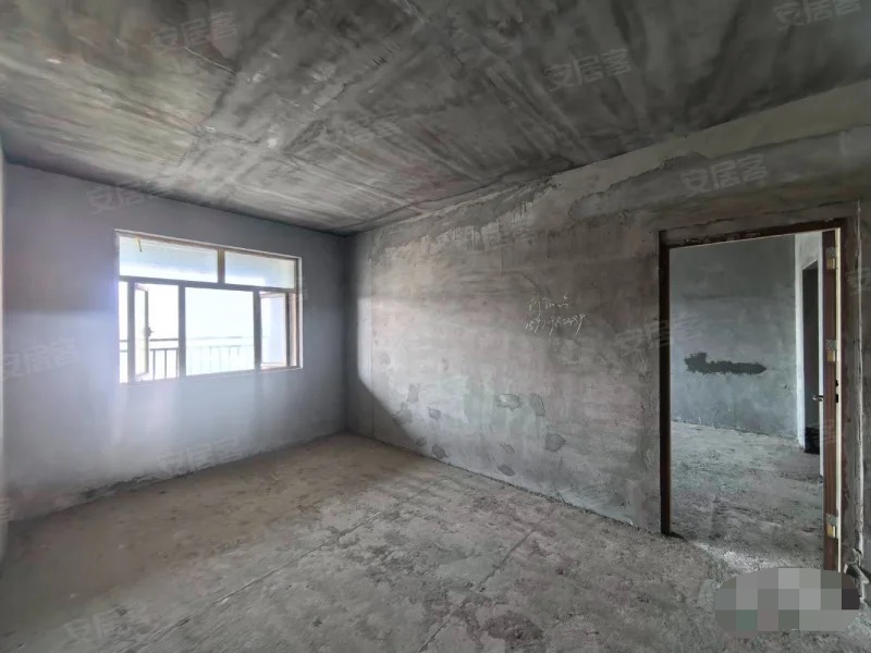 城南，银孚领秀城，单价4400，证件满二顶楼，全人车分流，证满二