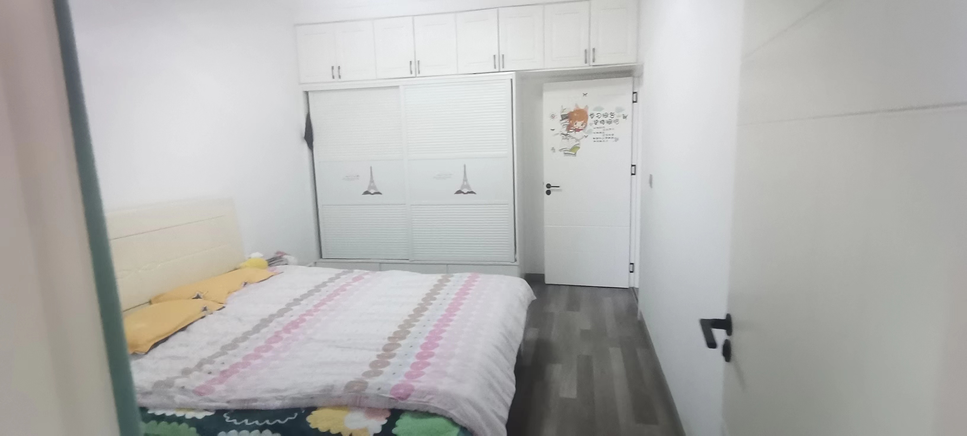 春江花园.精装三房.小区有出场好停车.房子成色新