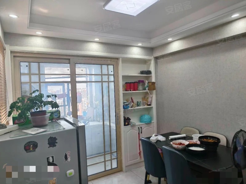 捡漏，城南，新城壹号新衔，精装三房两卫，东边户，9成新精装，